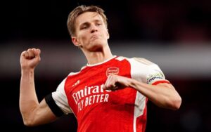 Arsenal hét giá kỷ lục, quyết giữ chân Odegaard trước sự ve vãn của Barca