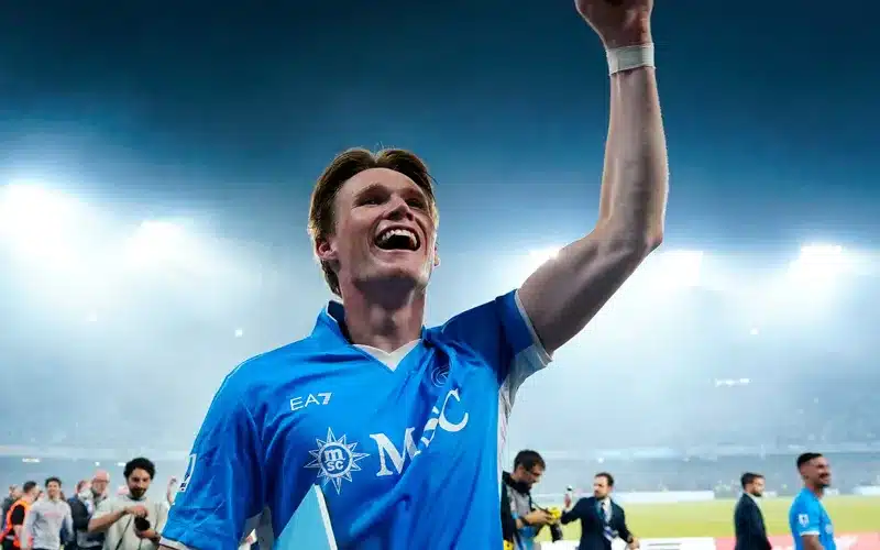 Napoli thấp thỏm vì Scott McTominay: Khi “người thừa” trở thành món hàng hot của Premier League