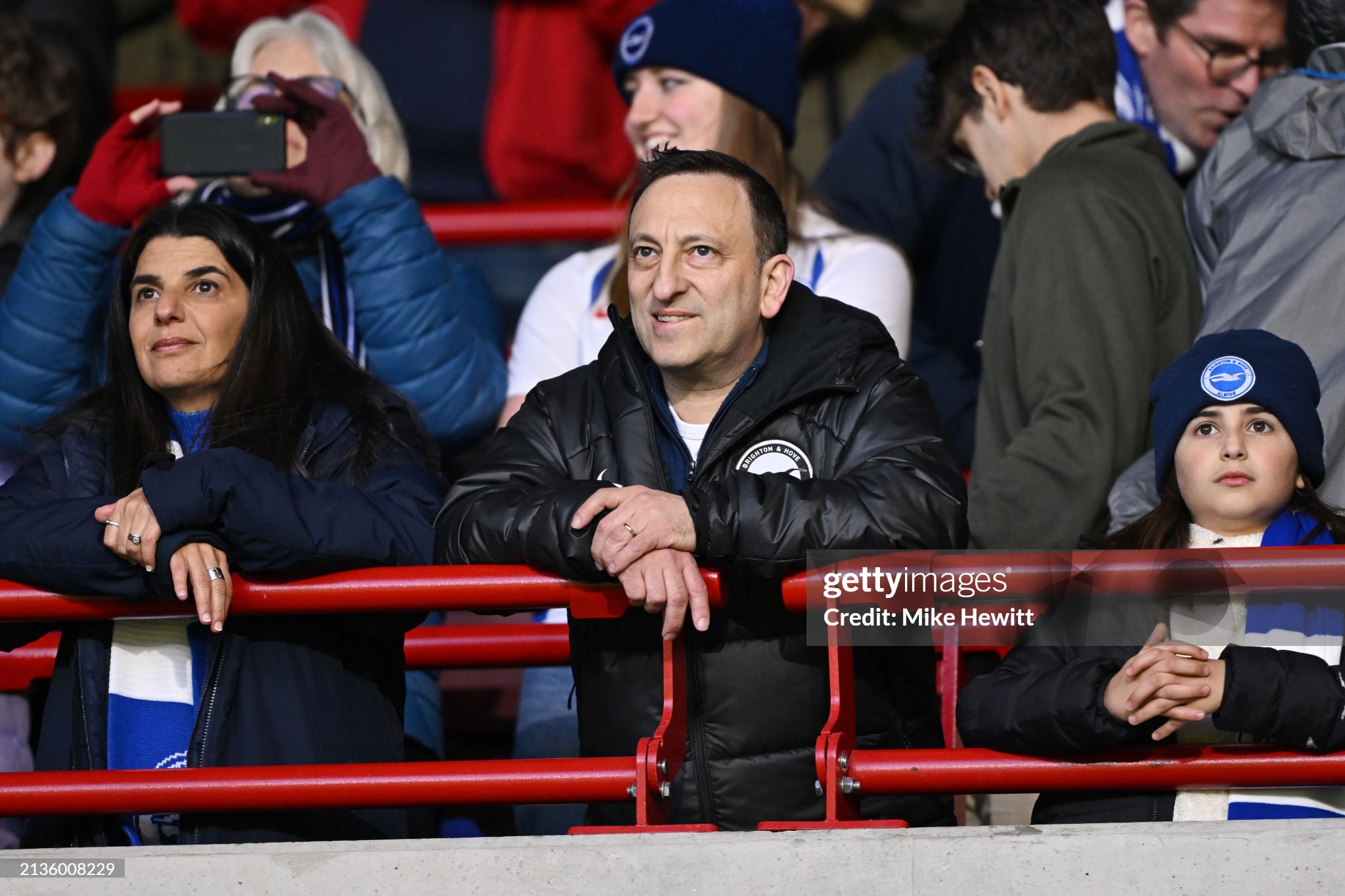 Chủ của Brighton lại khiến cả châu Âu ngưỡng mộ