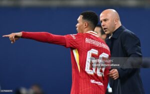 Hậu vệ phải bỗng là bài toán nan giải của Liverpool