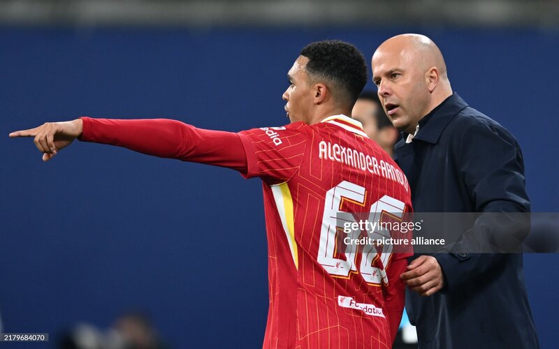 Hậu vệ phải bỗng là bài toán nan giải của Liverpool