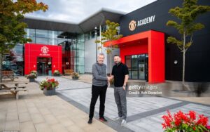 Nghịch lý trong cơ sở huấn luyện mới của Man Utd