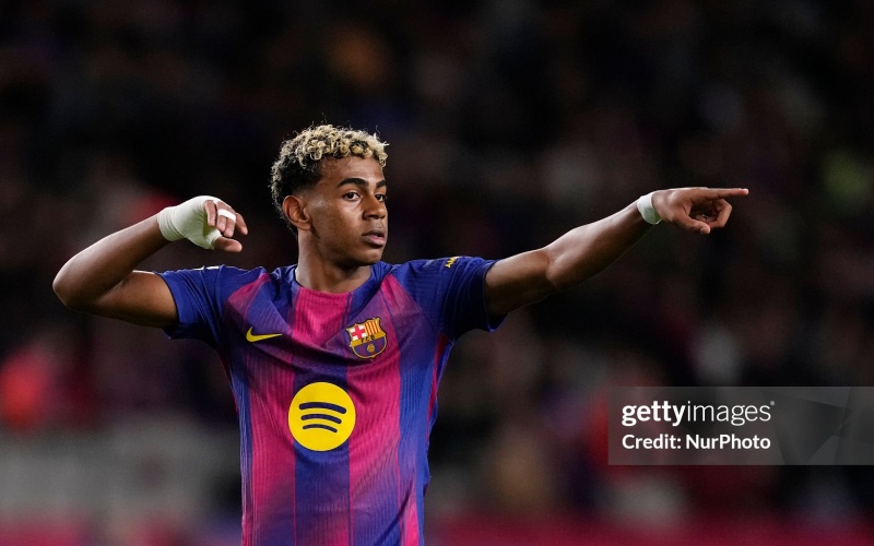 Barcelona sa lầy trong canh bạc tài chính thế kỷ