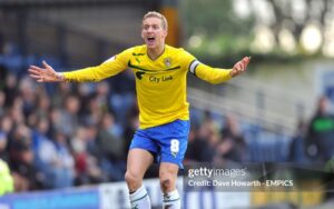 Khi trọng tài là chiếc phao cứu sinh đời cầu thủ