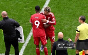 Luật 5 quyền thay người làm biến dạng bóng đá Anh?