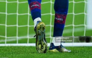 Cầu thủ nào sút hai chân như một hàng đầu châu Âu?