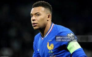 Kylian Mbappe đã có 400 bàn thắng ở tuổi 26