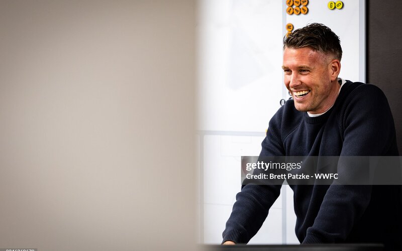 Rob Edwards và nhiệm vụ hàn gắn Wolverhampton