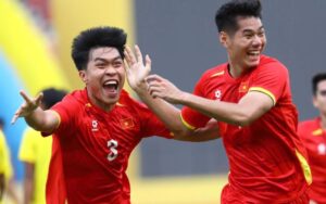 U22 Việt Nam đi tiếp với ngôi nhất bảng B
