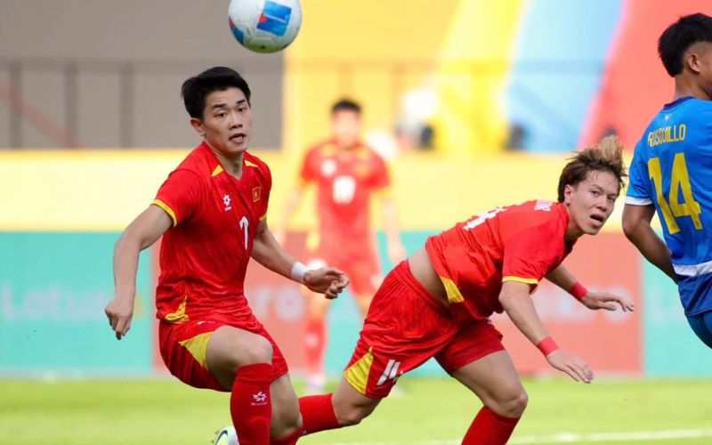 Rajamangala nóng rực, U22 Việt Nam không chùn bước