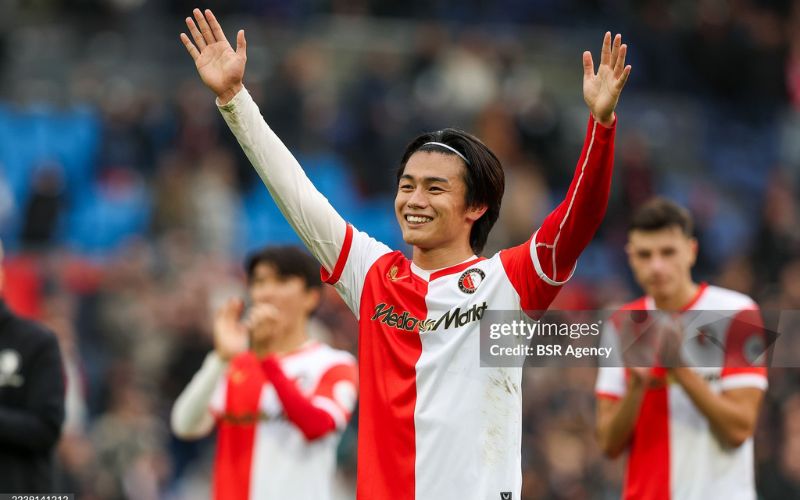 Tiền đạo Nhật Bản làm dậy sóng cả châu Âu