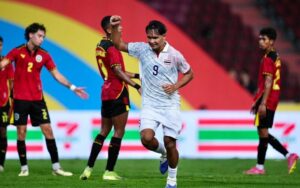 Hai chiến thắng trái ngược trong ngày mở màn bóng đá SEA Games