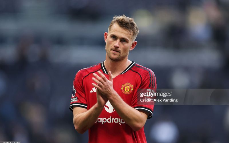 ‘Vận hạn’ kỳ lạ đeo bám Matthijs de Ligt