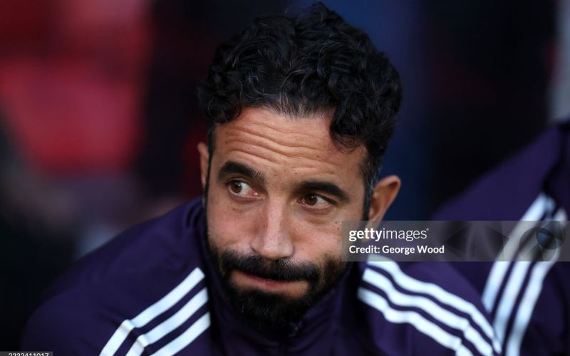 Bất đồng chuyển nhượng, Amorim rời MU trong cay đắng