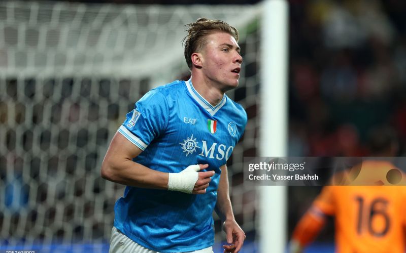 Không còn nhận ra Hojlund ở Napoli