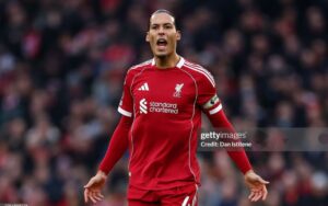 Van Dijk viết nên đêm lịch sử tại Anfield