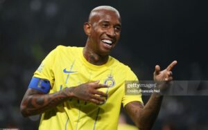 Đội của Ronaldo bị vạch trần