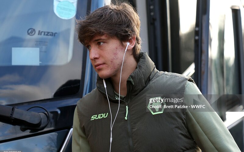 Cú quay xe của Fer Lopez gây lo lắng cho Wolves?