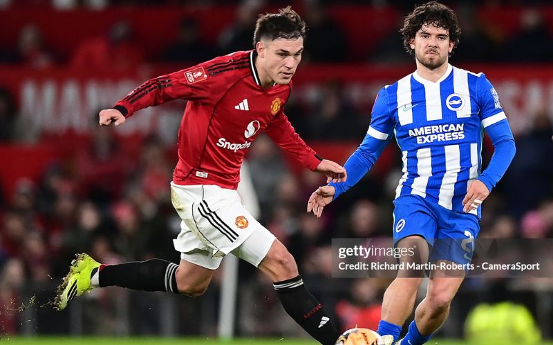 Ugarte tự đẩy mình rời xa MU