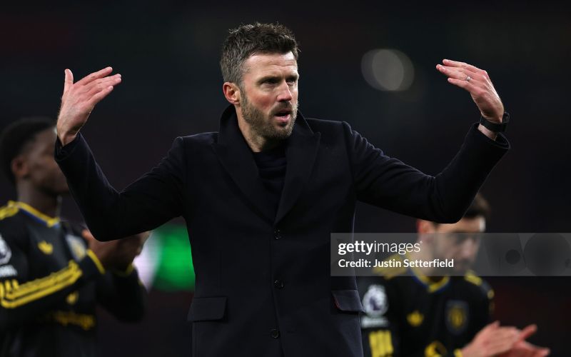 Carrick ghi điểm tuyệt đối, Hargreaves thúc giục MU trao ghế chính thức