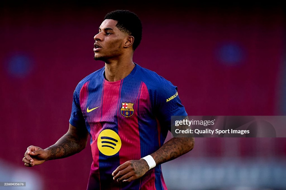 Rashford rẽ hướng, Carrick sẵn sàng làm mới hàng công Manchester United