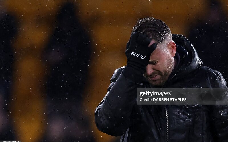 HLV Wolves chấp nhận chịu đấm ăn xôi vì tương lai