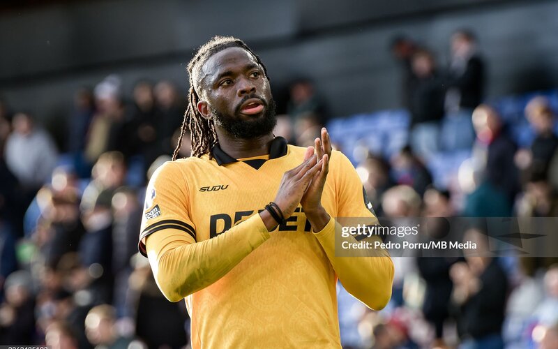 Wolves tuyên chiến với phân biệt chủng tộc trên sân