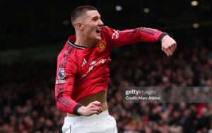 Sesko đang làm lu mờ Haaland