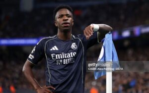 Vinicius ăn mừng chế nhạo Man City