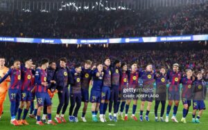 Tiến sâu tại Champions League, Barcelona thu hàng trăm triệu euro