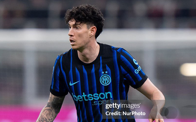 Từ tấm thẻ đỏ định mệnh đến “mảnh ghép vàng” của Barca: Bastoni có xứng đáng với canh bạc 70 triệu euro?