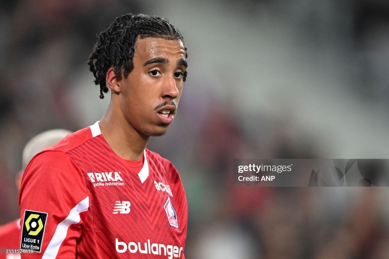 Rio Ferdinand cảnh báo Yoro: ‘Đừng lao vào mọi cuộc chiến’