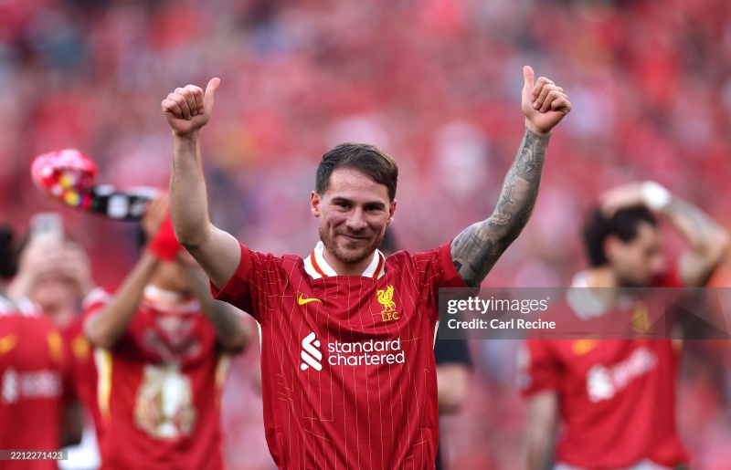 Cha Mac Allister phủ nhận đàm phán gia hạn, Liverpool đối mặt tin đồn từ Real Madrid