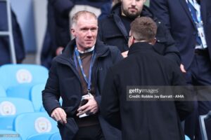 Scholes chọn được cái tên cho ghế nóng MU