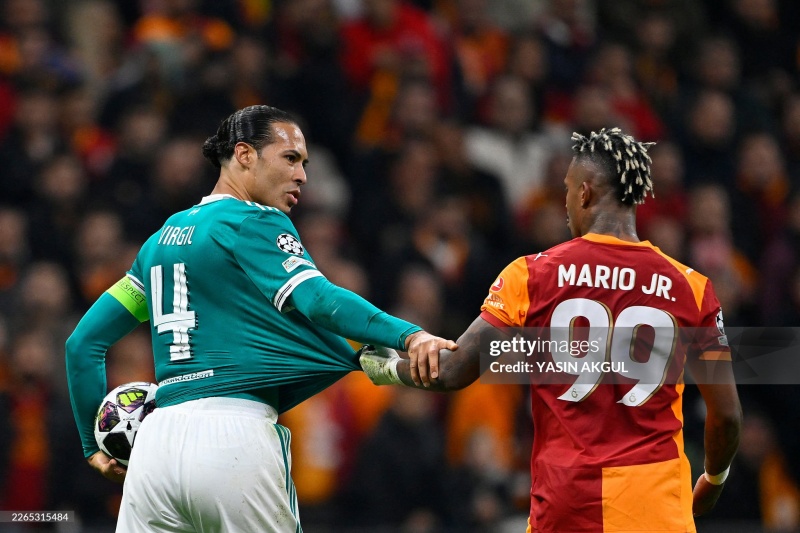 Carragher: Liverpool vẫn vượt qua Galatasaray nhưng khó sống trước PSG