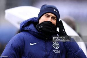 Barcelona kẹt giữa Bastoni và bài toán tài chính