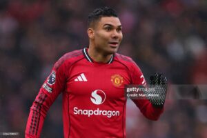 Roberto Carlos gửi lời tán dương Casemiro sau chiến thắng của MU