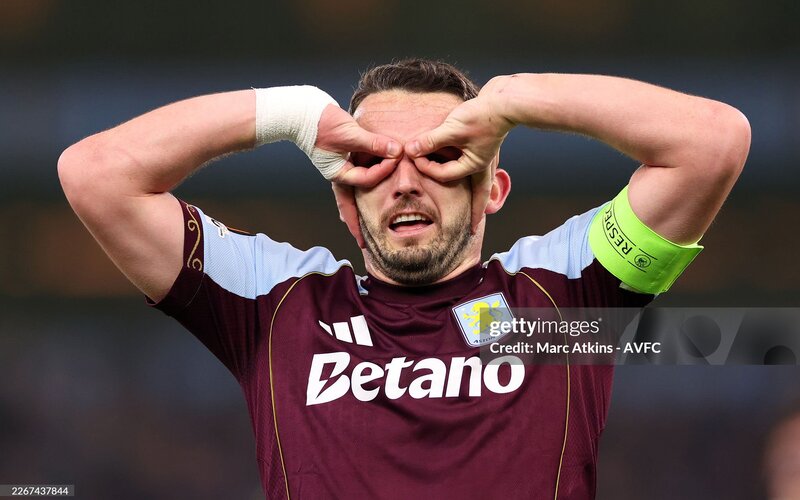 Aston Villa vào tứ kết Europa League ấn tượng