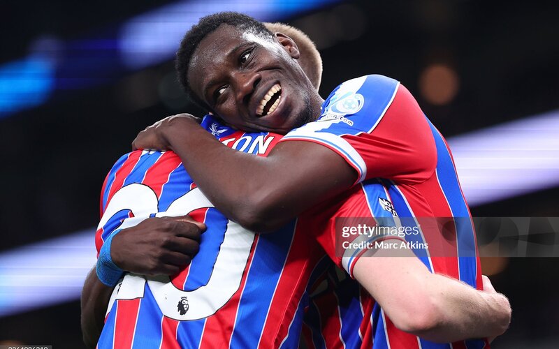 Đại bàng Crystal Palace vút bay tại Tottenham