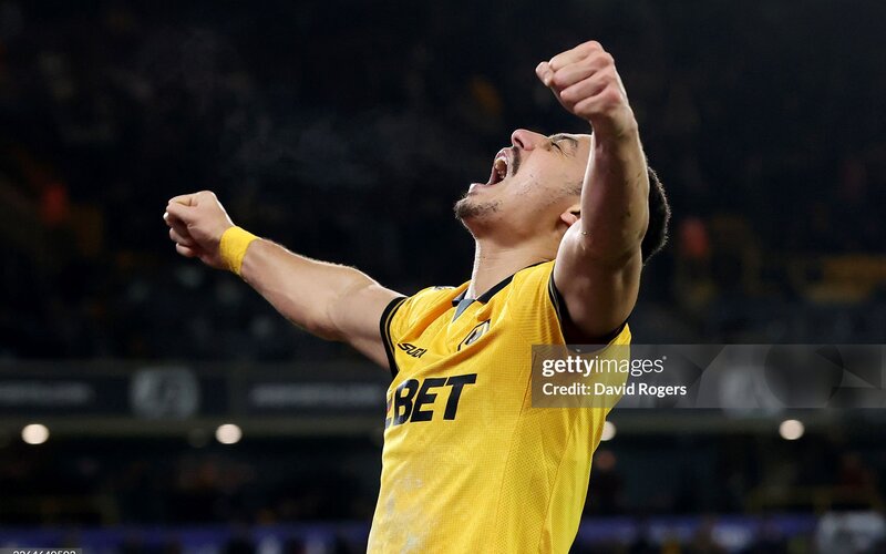 Wolverhampton hồi sinh quá muộn